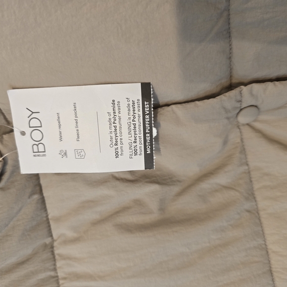 Women's Tan Puffer Vest - Picture 16 of 16